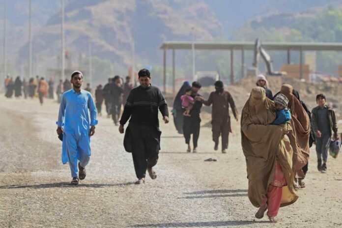 Mass Deportation Drive in Quetta Sends 30,000 Afghans Back Across Border