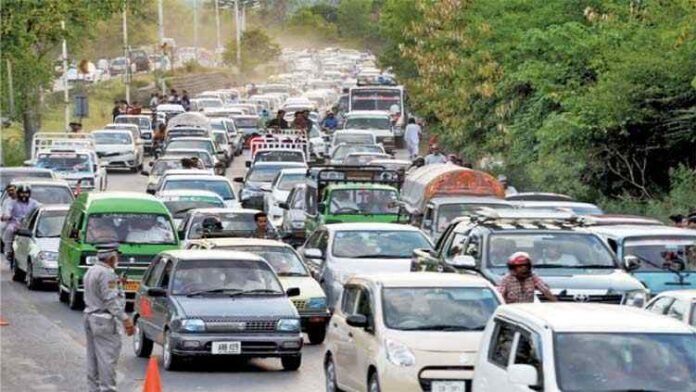 Murree Flooded With Tourists as Independence Day Traffic Soars Beyond Capacity